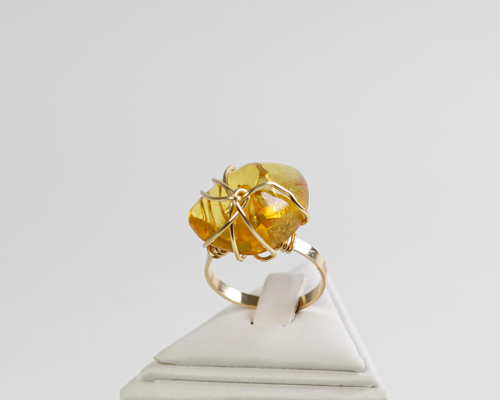 Anillo-ámbar